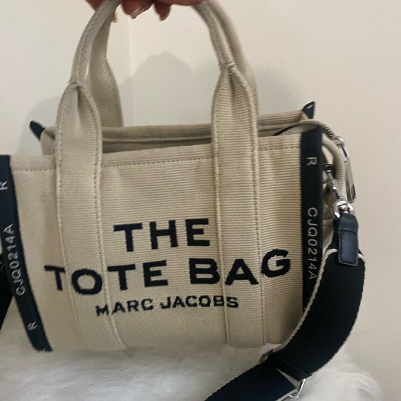 Selling my new Marc jacobs tote bag mini! - Picture 4 of 7